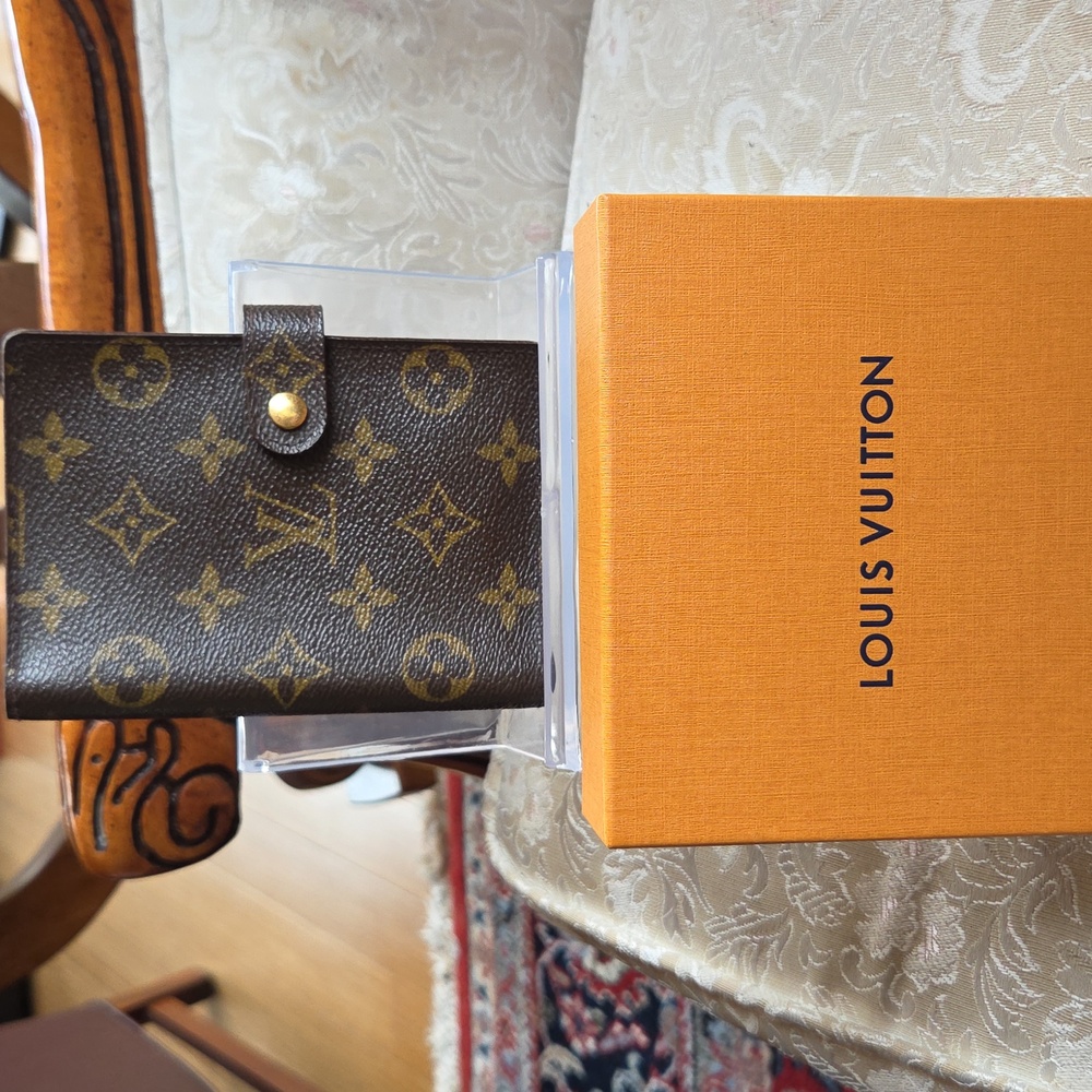 Louis Vuitton Monogram Brown and Gold Agenda Cover/Passport Holder - Picture 2 of 8